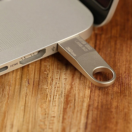 Флешка Kingston DataTraveler SE9 G2 32Gb USB 3.0 металл серебристая