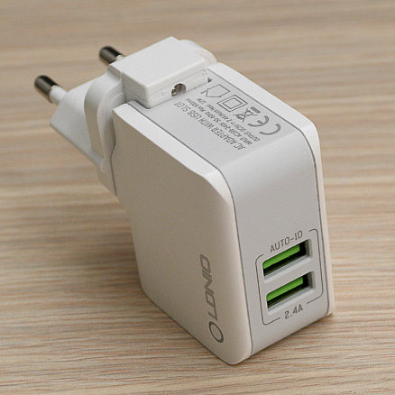 Зарядное устройство сетевое с двумя USB входами 2.4А и Type-C кабелем Ldnio A2203 белое