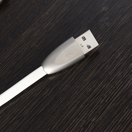 Кабель USB - Lightning для зарядки iPhone 1 м 2.1А плоский Rock Space Metal белый